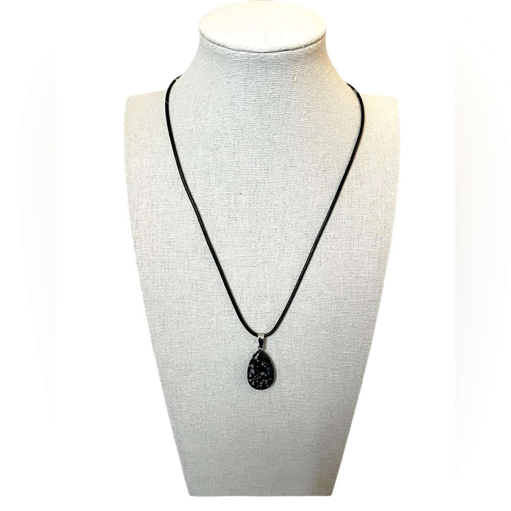 NEW Tear Drop Stone 18 in. Necklace #8